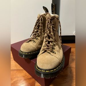 NEW Dr Martens Barton Suede Boots Women’s Size 9